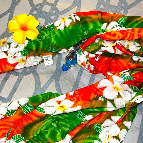 Short Sarong Hibiscus Collection Hawaii Tricolor Frangipani Flower Print NEW - Picture 2 of 9